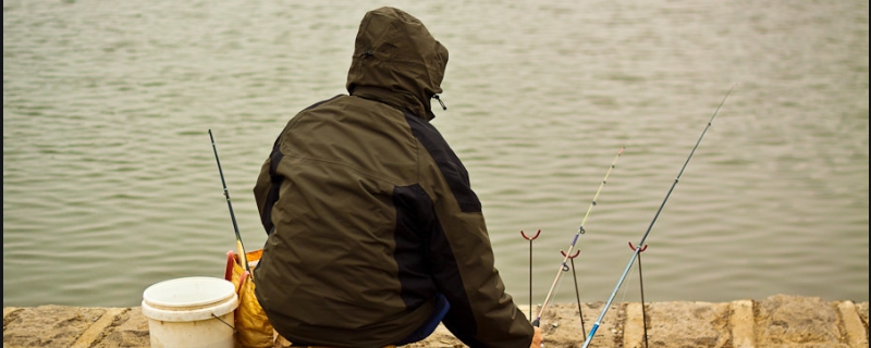 传统钓黑鱼用什么鱼竿，鱼线、鱼钩和鱼饵怎样选择