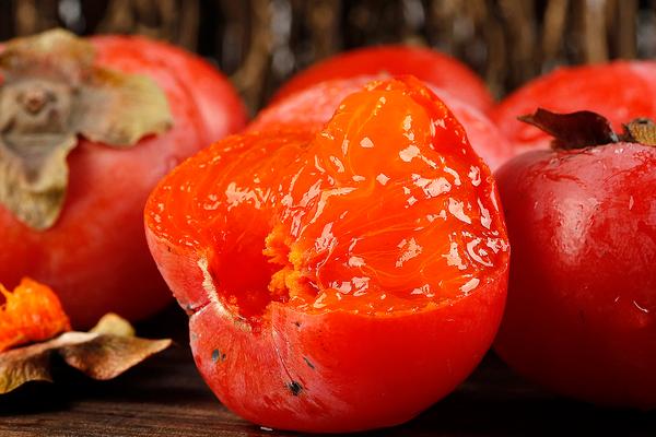 火晶柿子的成熟上市时间，附每斤的价格