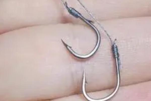 怎么选鱼钩以及绑子线，常用鱼钩包括袖钩和伊豆钩