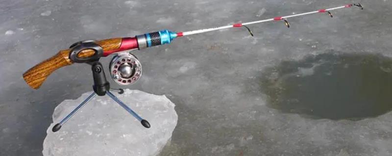 冰钓竿的使用方法，需搭配轻和灵敏线组