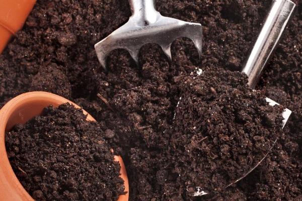土法堆肥要点，添加菌种可加快腐熟