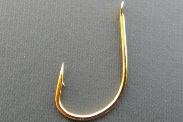 钓小鲫鱼用几号钩，一般使用的都是袖钩