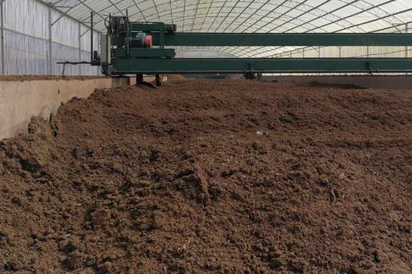 使用有机肥的优点，可改善土壤性状、提高作物品质