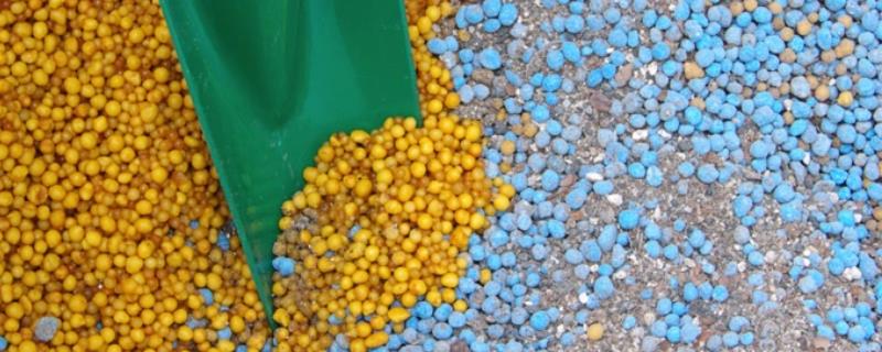 单质肥料混用注意事项，混用时要确保肥料的化学性质相容