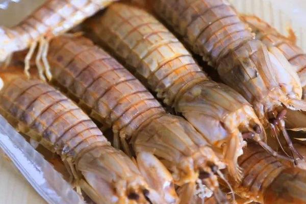 皮皮虾是不是虾类，不属于虾类、学名叫做虾蛄