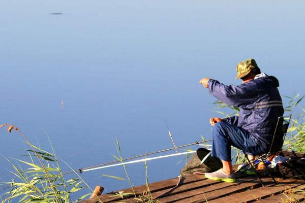 夏季钓鱼是否需要驱蚊，做好驱蚊措施可避免影响垂钓过程