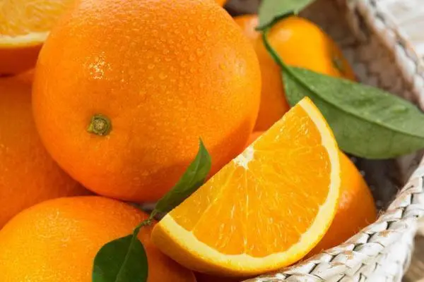 冬天吃哪些水果更养生，橙子是冬季常见的水果